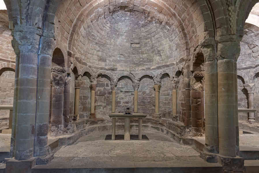 Huesca - real monasterio de San Juan de la Peña 28 - iglesia superior.jpg